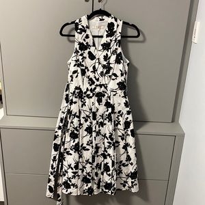 Evan-Picone Black and white, size 6 . Very nice dress .Fully -Lined .